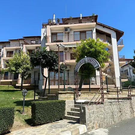 アパート Complex Compass *