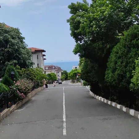 Complex Compass Apartment *