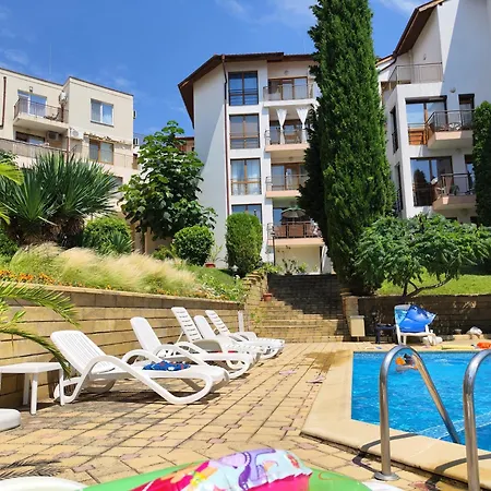 Complex Compass Apartment *